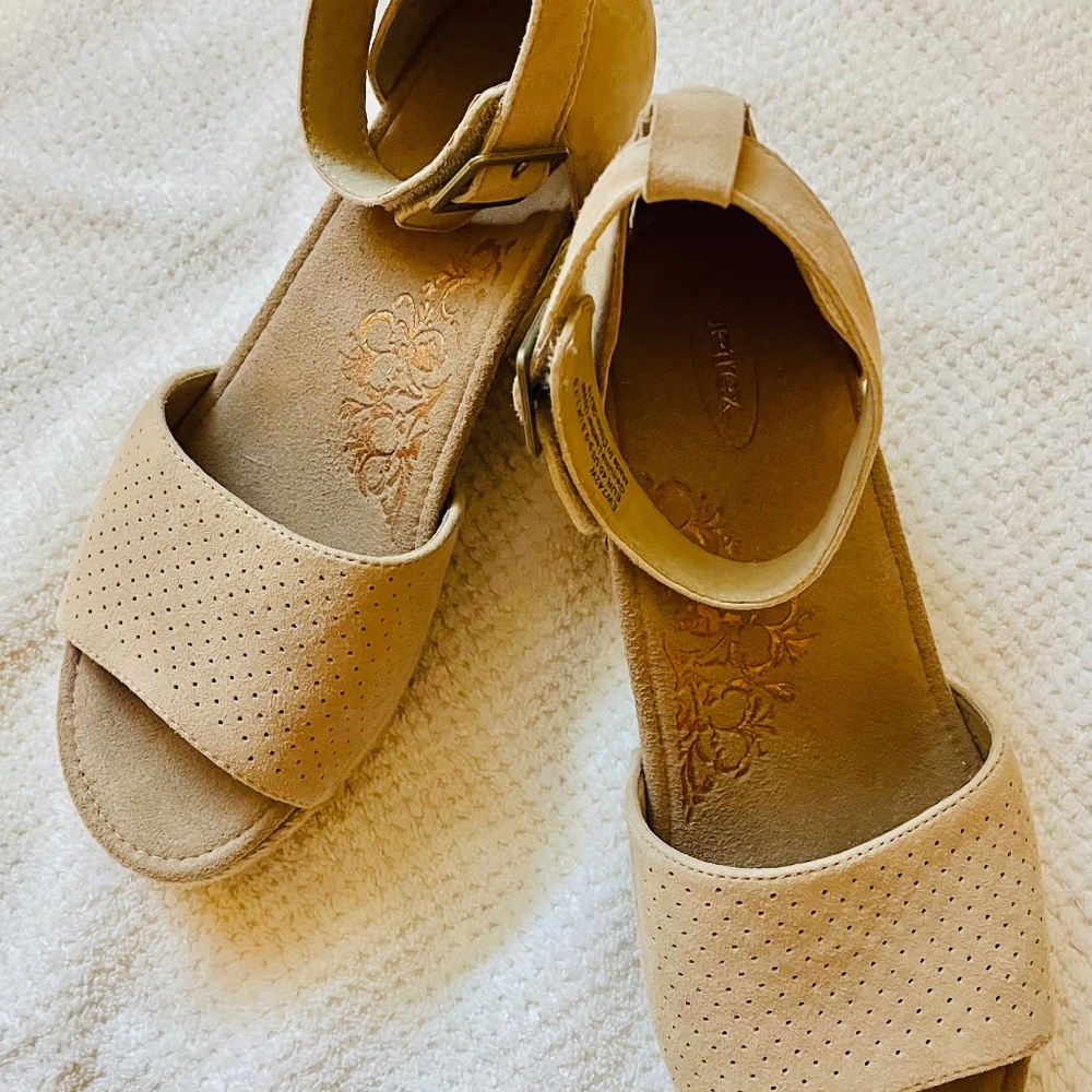Aetrex women’s taupe leather espadrille